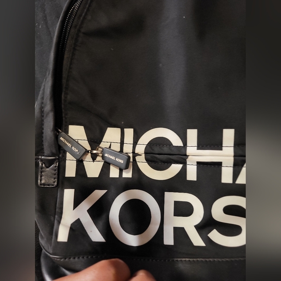 MICHAEL KORS BLACK AND WHITE BACKPACK - Picture 3 of 12